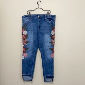 DESIGN LAB embroidered step hem skinny jeans